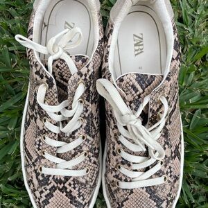 Zara Black and Tan Sneakers with Textured Design